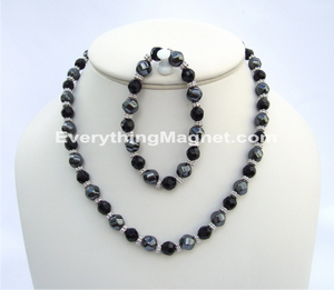magnetic bead necklace