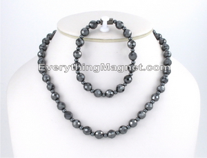 magnetic bead necklace