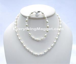 magnetic bead necklace