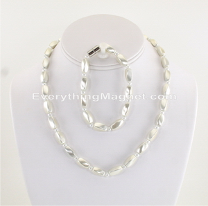 magnetic bead necklace